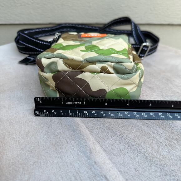Scout The Micromanager Crossbody Bag Happy Glamper Camouflage Zipper Handbag New - Picture 4 of 11